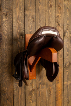 Wieszak bambusowy na siodło Grooming Deluxe Saddle Rack Pro