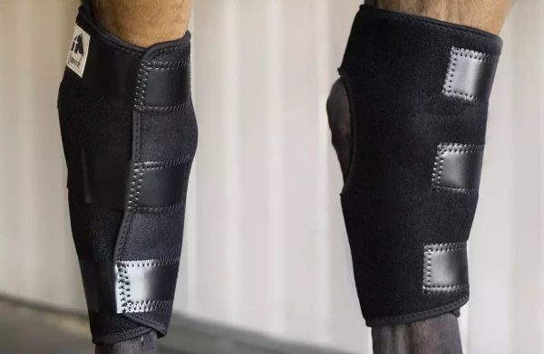 Ochraniacze terapeutyczne na staw skokowy Fenwick Liquid Titanium