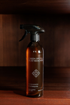 Spray do czyszczenia sierści konia bez użycia wody Grooming Deluxe Green Spot & Dust Remover Almond