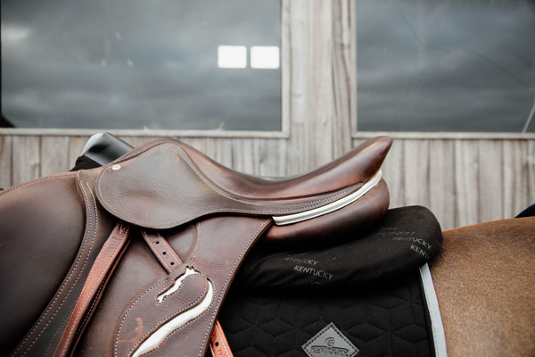 Podkładka korekcyjna pod siodło Kentucky Horsewear Correction IMPACT 18MM