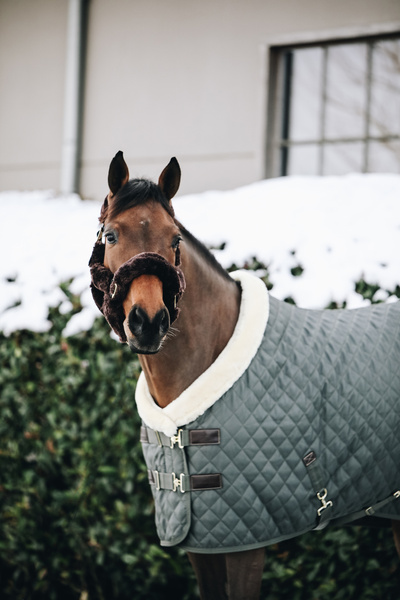 Kantar obszyty w całości syntetycznym futrem Kentucky Horsewear Sheepskin Shipping