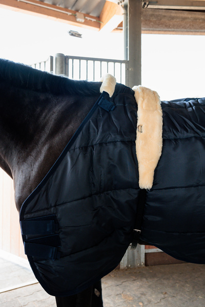 Pas do karuzeli i lonżowania z futrem syntetycznym Kentucky Horsewear Sheepskin Nylon Walker Girth