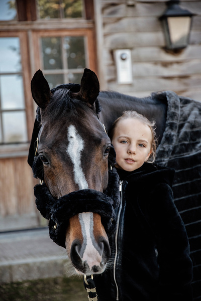 Kantar obszyty w całości syntetycznym futrem Kentucky Horsewear Sheepskin Shipping
