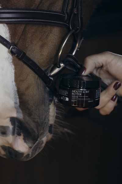 Masło do pyska i wędzidła dla koni Grooming Deluxe Mouth & Bit Butter