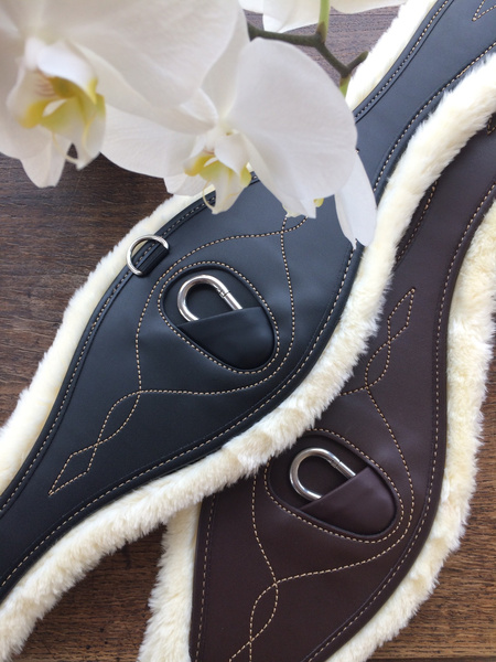 Popręg anatomiczny z futrem Kentucky Horsewear Sheepskin Anatomic Girth