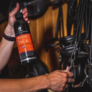 Odżywka do skóry w sprayu Carr & Day & Martin Belvoir Tack Conditioner (Step 2)