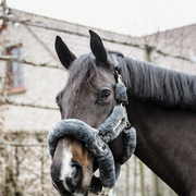 Kantar obszyty w całości syntetycznym futrem Kentucky Horsewear Sheepskin Shipping