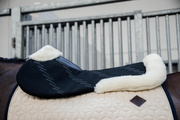 Podkładka pod siodło obszyta futrem syntetycznym Kentucky Horsewear Sheepskin IMPACT EQUALIZER 10MM