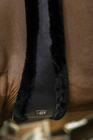 Popręg anatomiczny z futrem Norton XTR